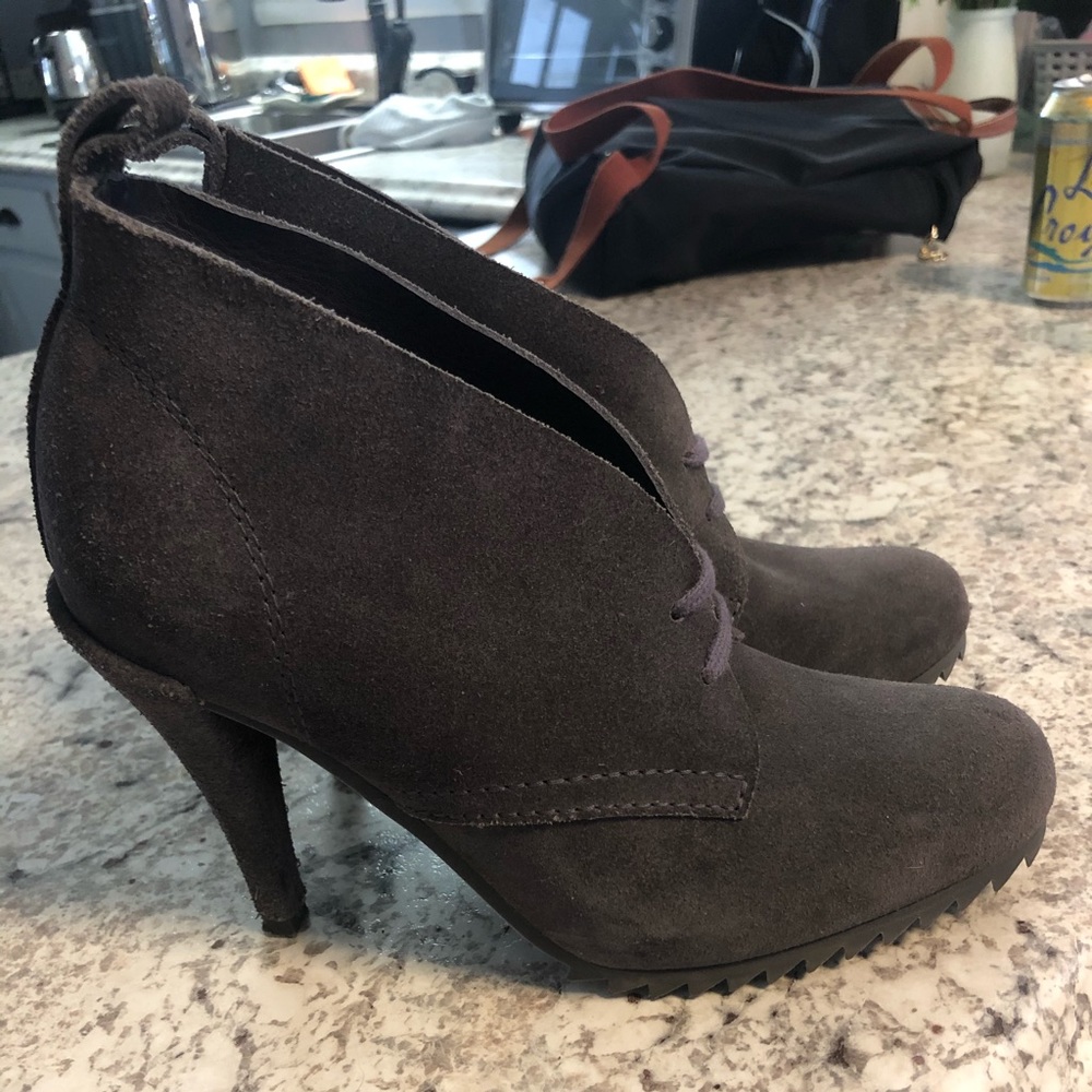 ‼️LAST CHANCE ‼️Pedro Garcia grey suede heel